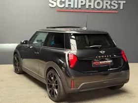 MINI Cooper (2024) thumbnail 2