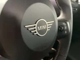 MINI Cooper (2024) thumbnail 16