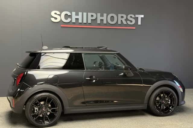 MINI Cooper (2024) thumbnail 5