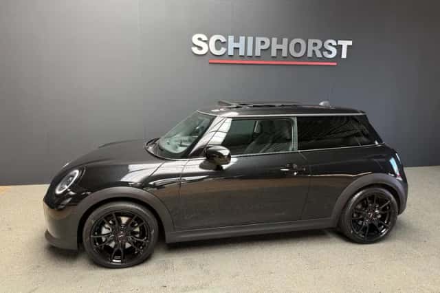 MINI Cooper (2024) thumbnail 6