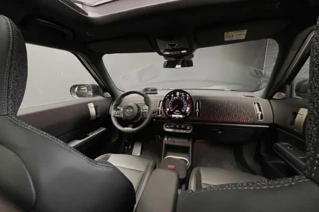 MINI Countryman (2025) thumbnail 2