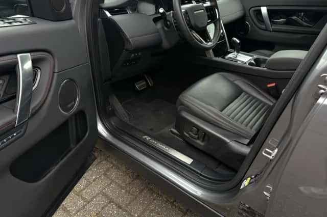 Land Rover Discovery Sport (2025) thumbnail 2