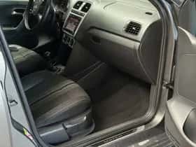 Volkswagen Polo (2012) thumbnail 21