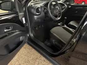 Toyota Aygo X (2023) thumbnail 4