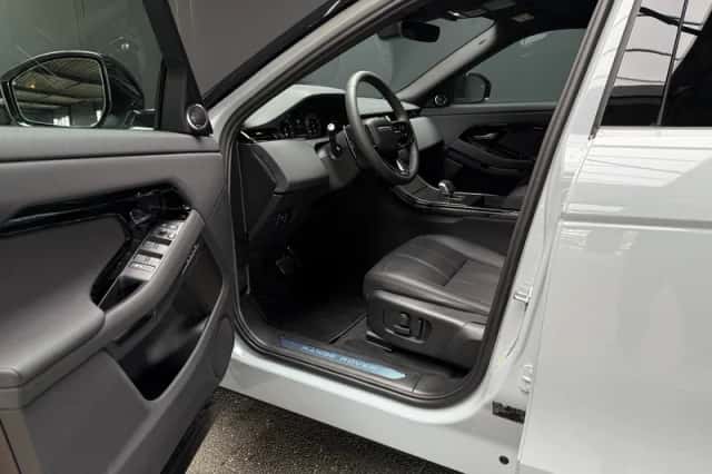 Land Rover Range Rover Evoque (2026) thumbnail 4