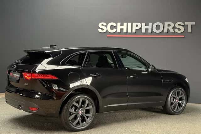 Jaguar F-Pace (2019) thumbnail 3