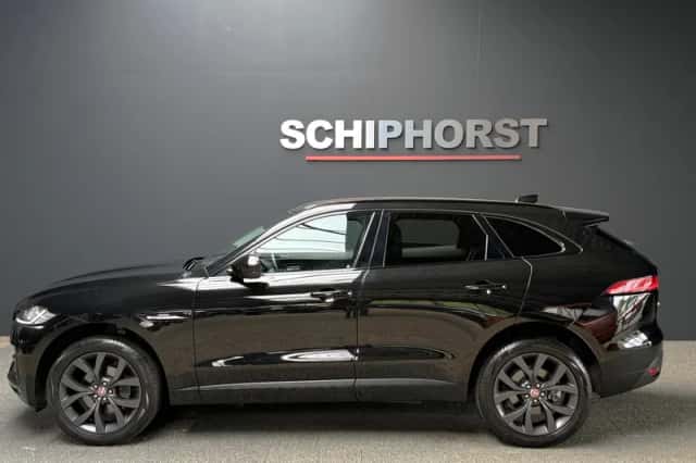 Jaguar F-Pace (2019) thumbnail 4