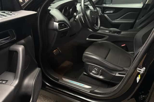Jaguar F-Pace (2019) thumbnail 6