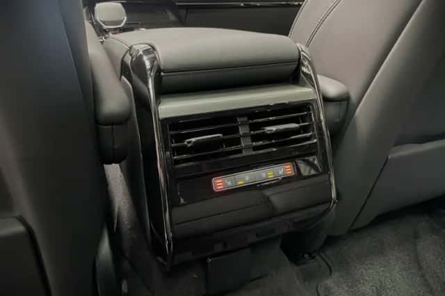 Land Rover Range Rover Sport (2026) thumbnail 5
