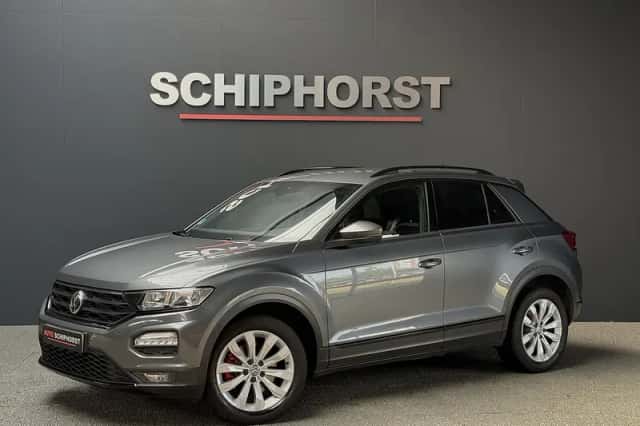 Volkswagen T-Roc (2018) thumbnail 2