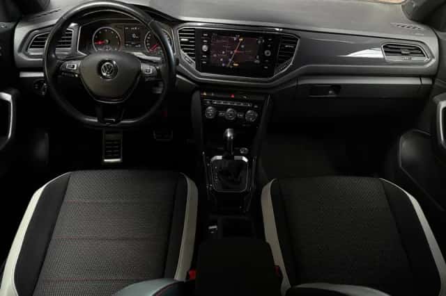 Volkswagen T-Roc (2018) thumbnail 3