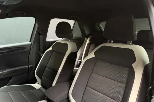 Volkswagen T-Roc (2018) thumbnail 5