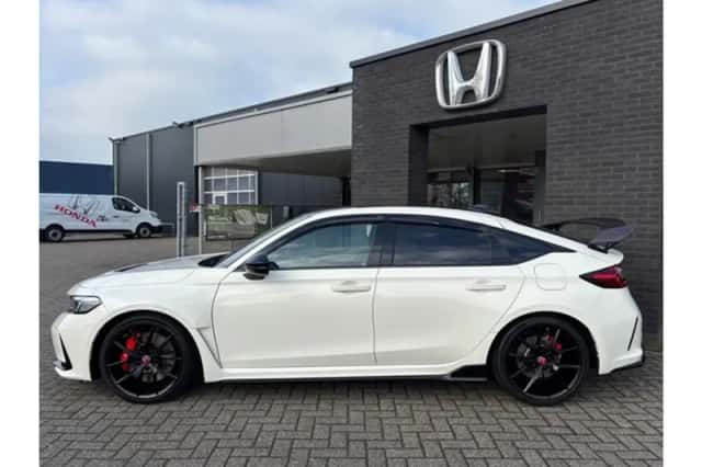 Honda Civic (2023) thumbnail 2