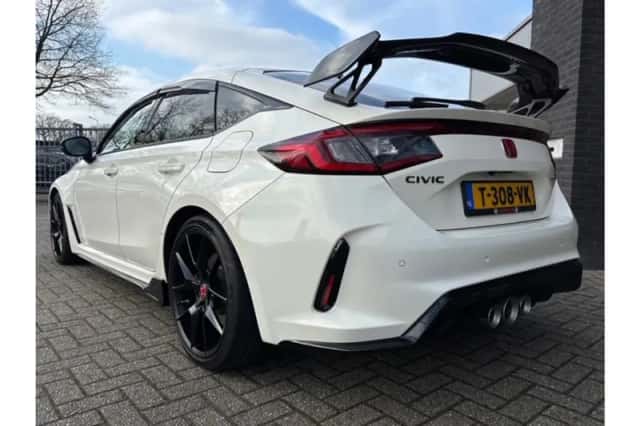 Honda Civic (2023) thumbnail 3