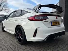 Honda Civic (2023) thumbnail 3