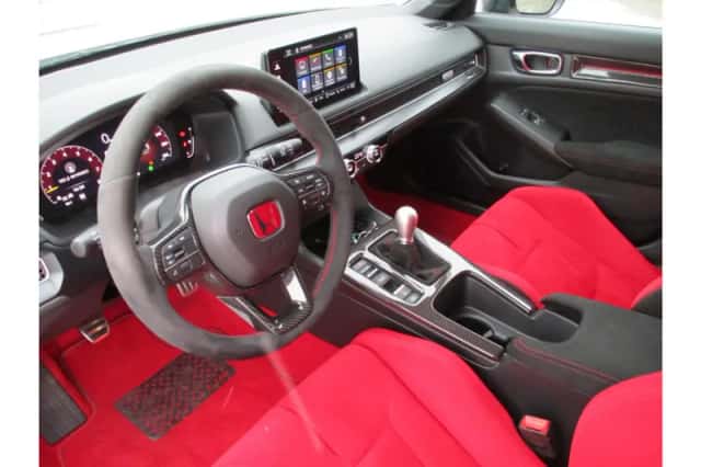 Honda Civic (2023) thumbnail 9