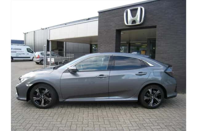 Honda Civic (2019) thumbnail 2