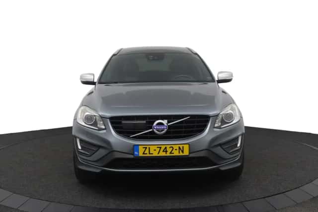 Volvo XC60 (2017) thumbnail 2
