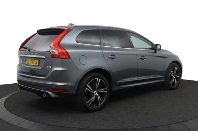 Volvo XC60 (2017) thumbnail 4