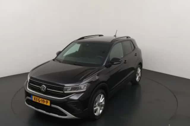 Peugeot 3008 (2024) thumbnail 1