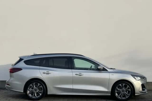 Ford Focus (2023) thumbnail 5