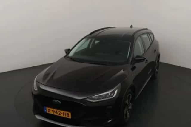 Ford Focus (2023) thumbnail 3