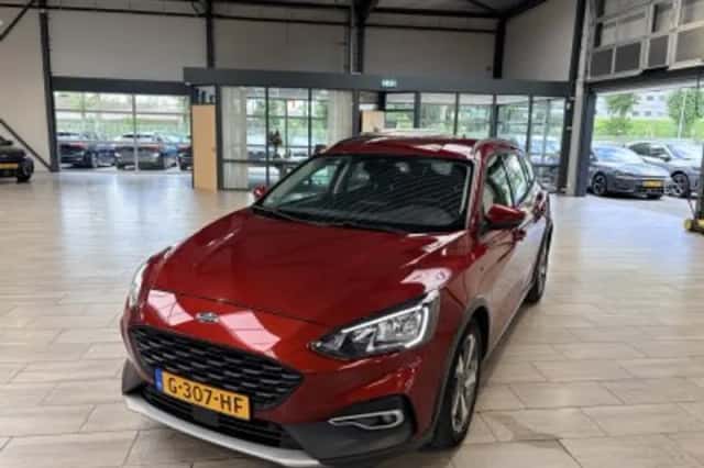 Ford Focus (2021) thumbnail 2