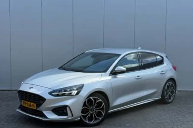 Ford Focus (2021) thumbnail 2