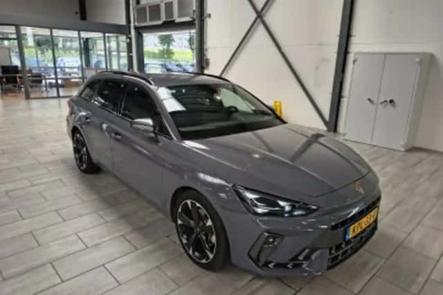 CUPRA Leon (2025) thumbnail 3