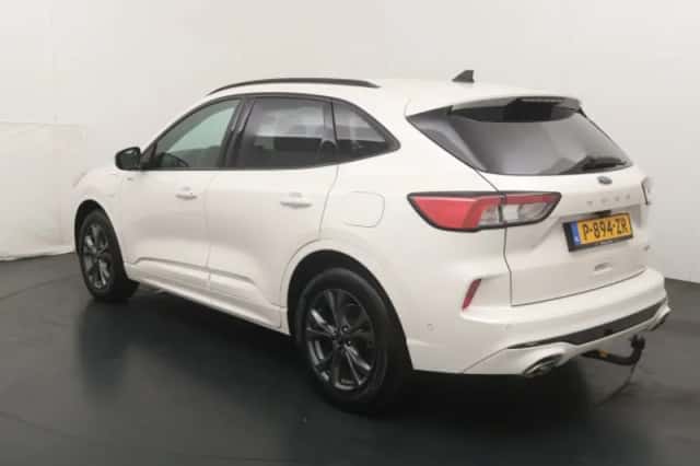 Ford Kuga (2021) thumbnail 3