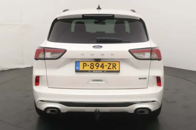 Ford Kuga (2021) thumbnail 4