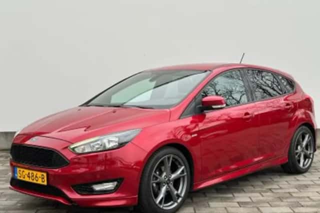 Ford Focus (2018) thumbnail 3