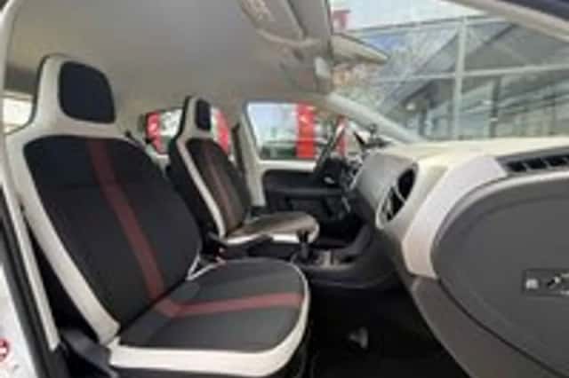 Volkswagen Up (2018) thumbnail 4