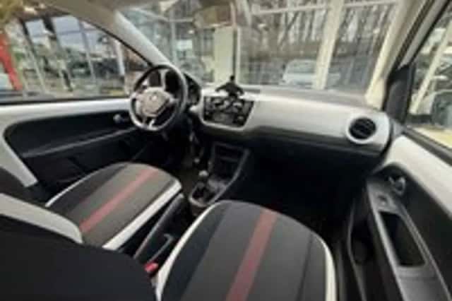 Volkswagen Up (2018) thumbnail 6