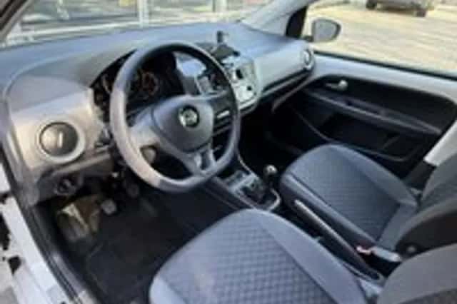 Volkswagen Up (2019) thumbnail 2