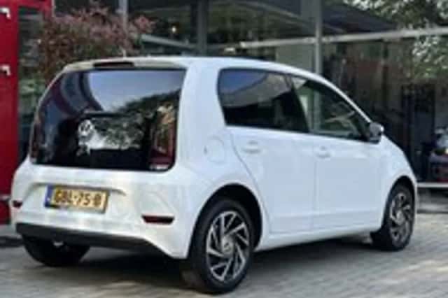 Volkswagen Up (2019) thumbnail 3