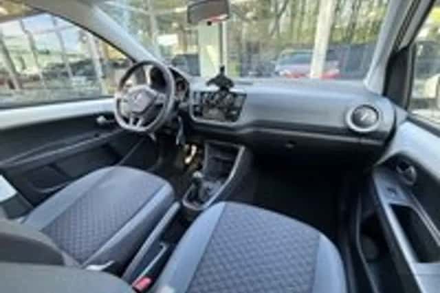 Volkswagen Up (2019) thumbnail 4