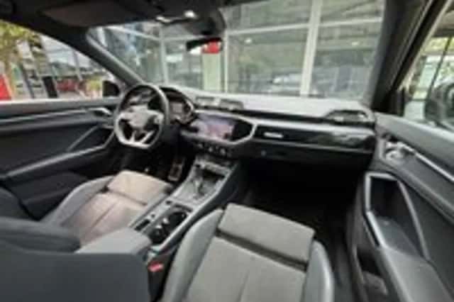 Audi Q3 (2021) thumbnail 4