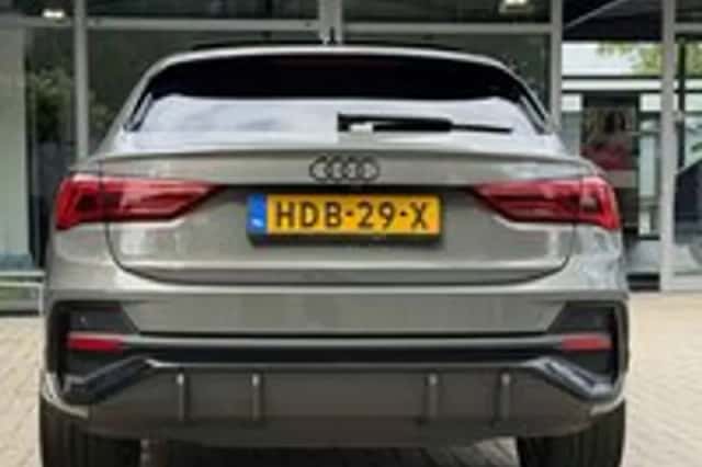 Audi Q3 (2021) thumbnail 5