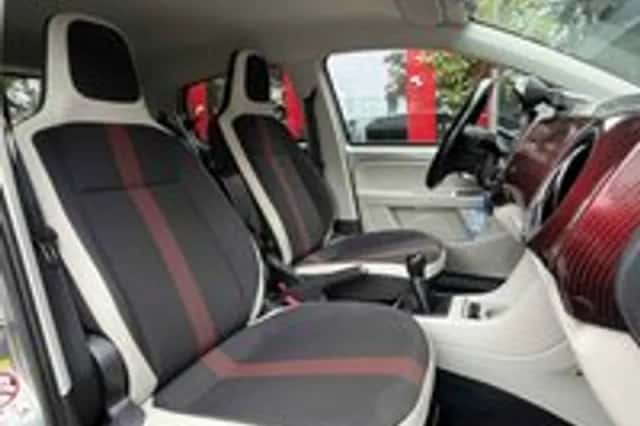 Volkswagen Up (2018) thumbnail 6