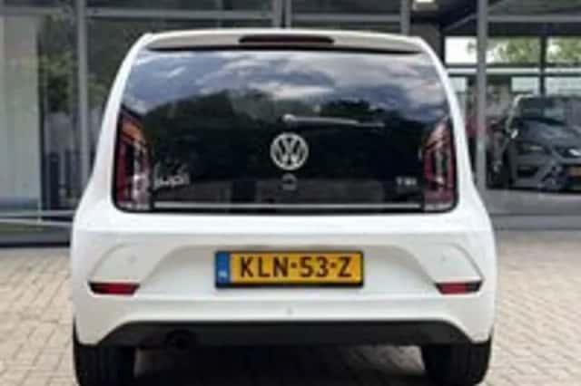 Volkswagen Up (2017) thumbnail 5
