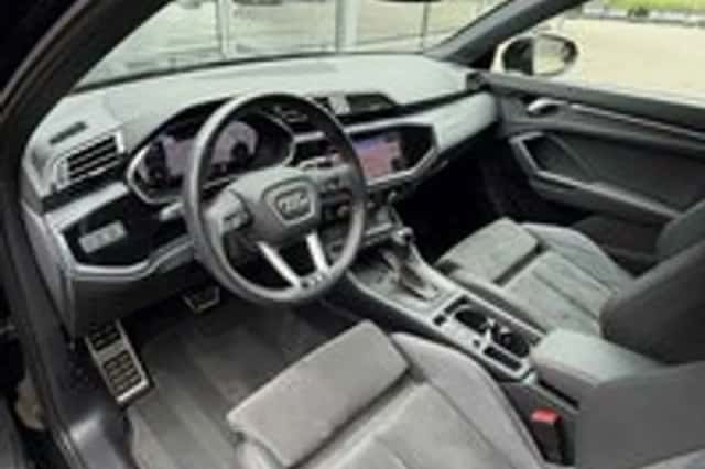 Audi Q3 (2021) thumbnail 2