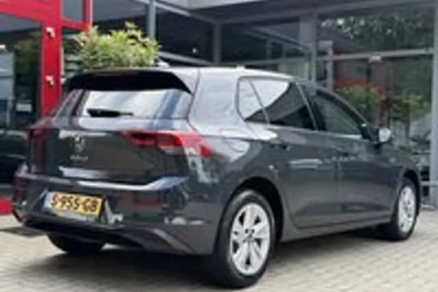 Volkswagen Golf (2022) thumbnail 3