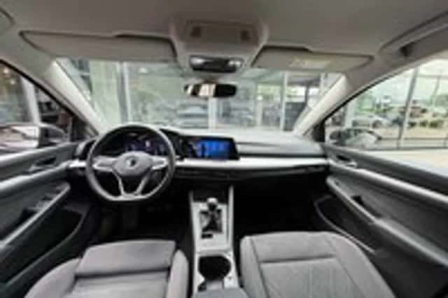 Volkswagen Golf (2022) thumbnail 4