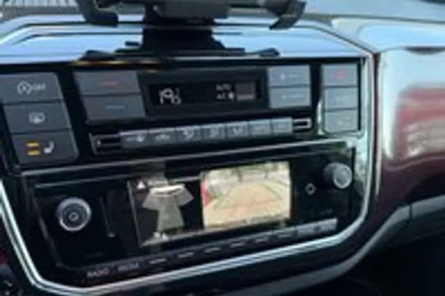 Volkswagen Up (2021) thumbnail 4