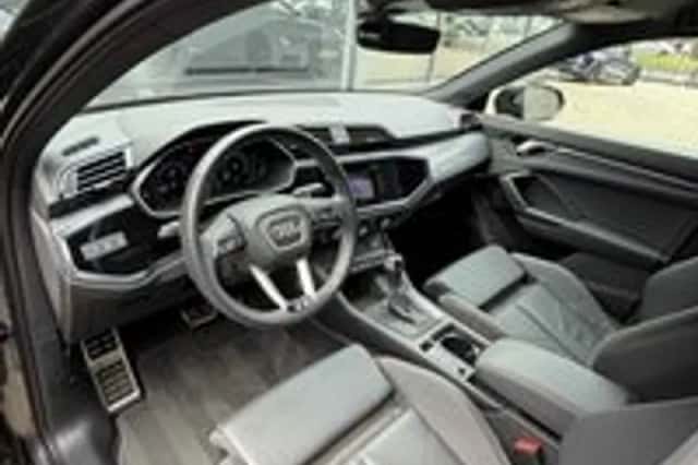 Audi Q3 (2021) thumbnail 2