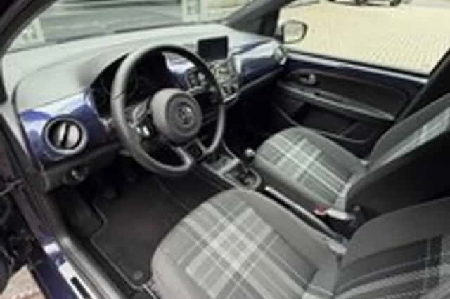 Volkswagen Up (2015) thumbnail 2