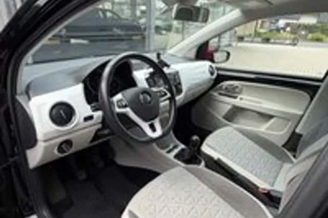 Volkswagen Up (2017) thumbnail 2