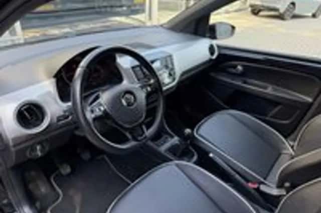 Volkswagen Up (2017) thumbnail 2
