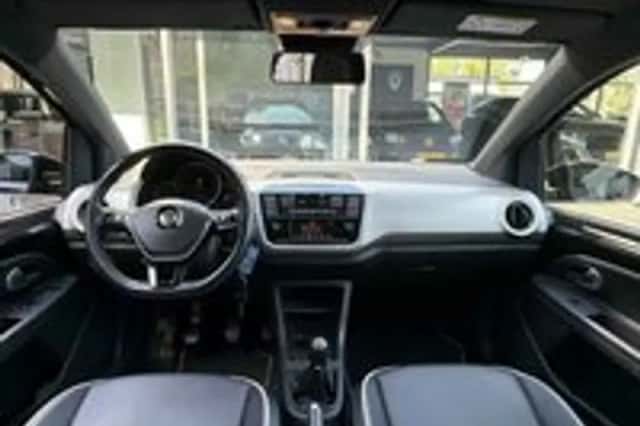 Volkswagen Up (2017) thumbnail 6